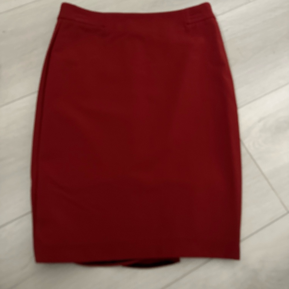 EUC ZARA Woman red skirt with back bottom ruffle detail